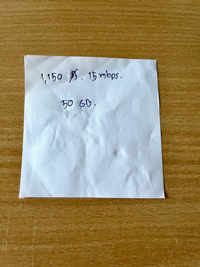 AISのスタッフが書いたメモ、料金・速度・容量が書かれている