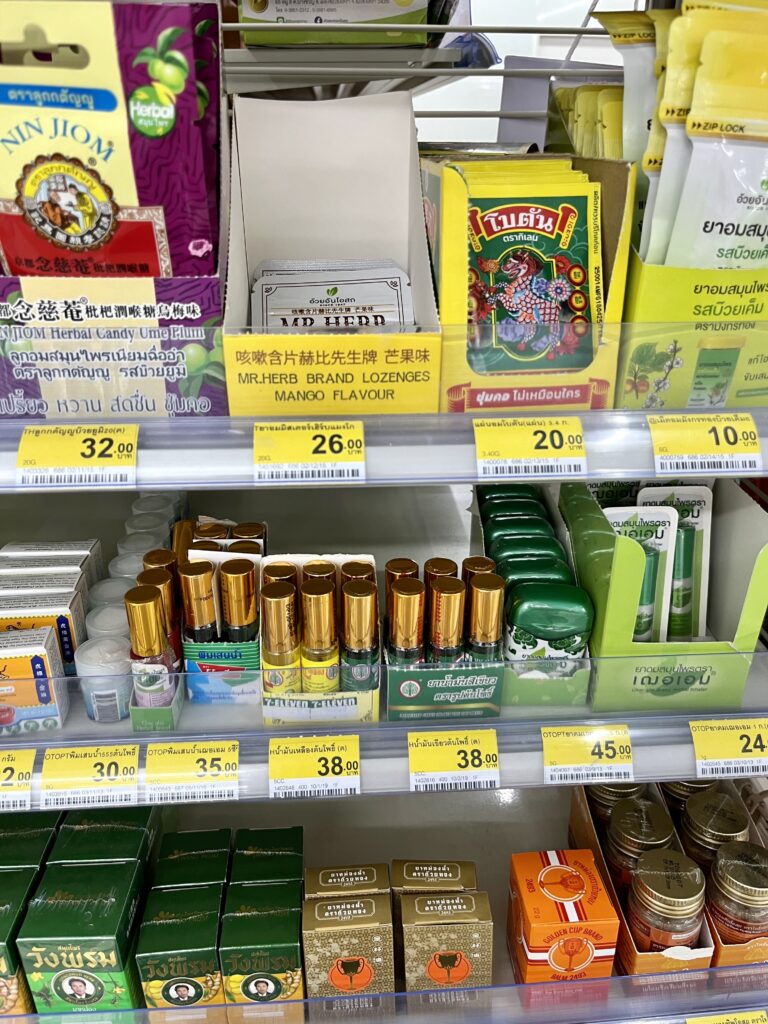 セブンイレブン店内の薬コーナー
