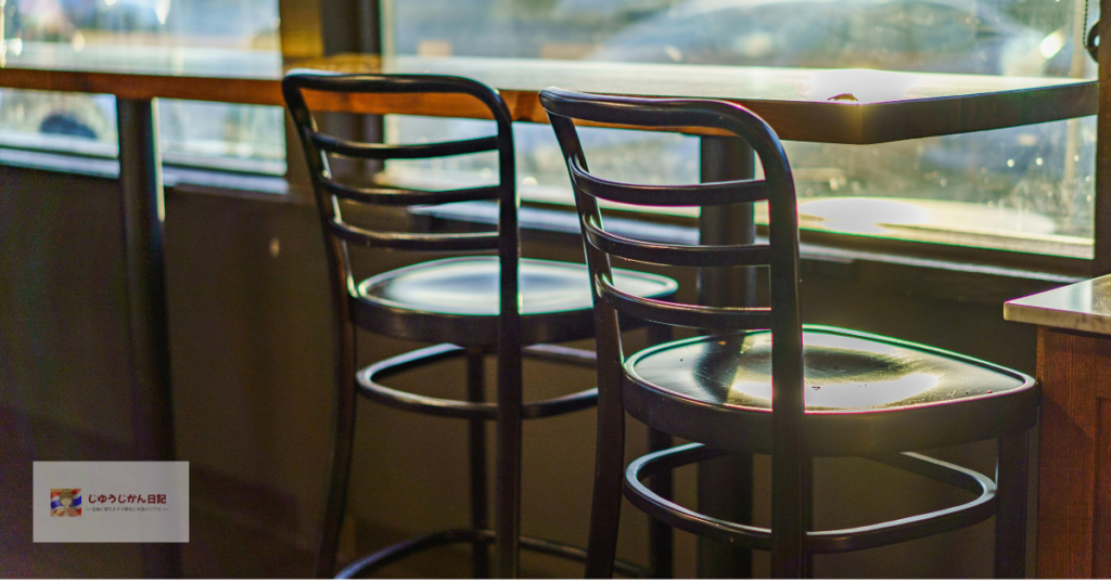 カフェでの打ち合わせ・イメージ