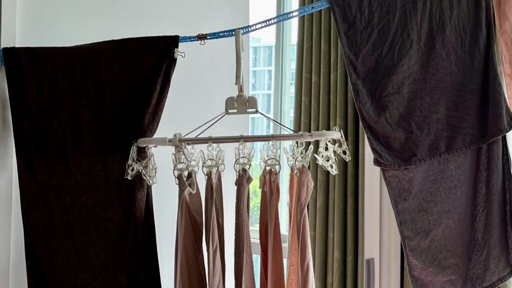 室内で干されてる洗濯物