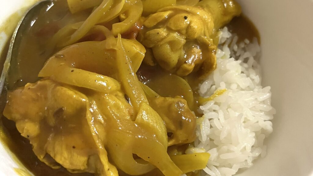 器によそられた、手作りカレーライス