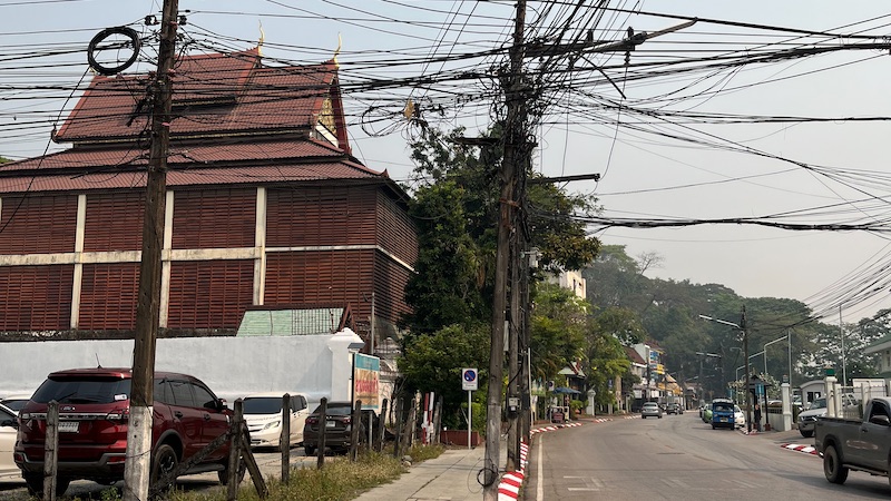 スモーキーシーズンのチェンライの街角