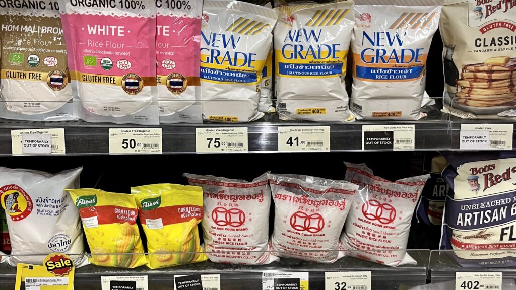 陳列棚に並ぶ米粉各種