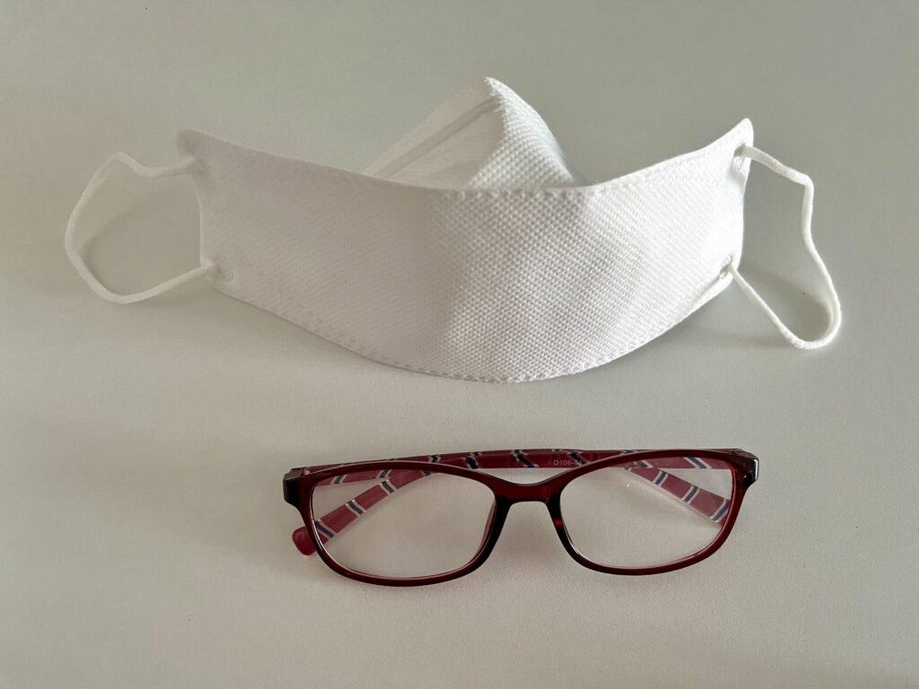 KF94マスクとメガネ