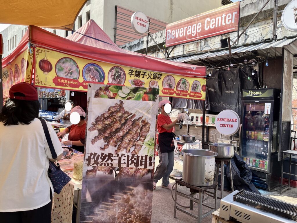 ガードバーンホーに並ぶ米麺の屋台