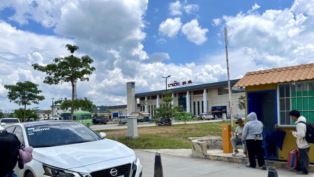 中国ラオス鉄道のNateuy(ナトゥイ)駅