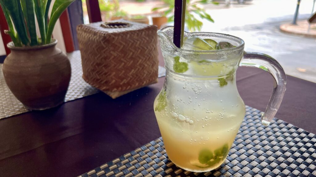 バンブーレストラン(Bamboo Tree Namkhan Riverside Restaurant)の特製ジンジャーエール