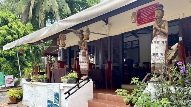 バンブーレストラン(Bamboo Tree Namkhan Riverside Restaurant)の入口
