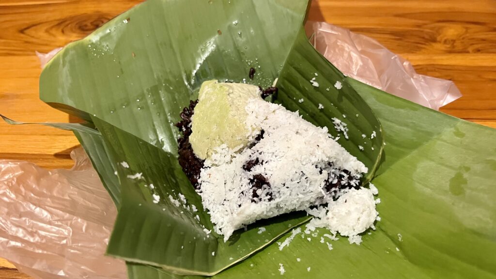 ルアンパバーンの朝市で購入した、ラオスの伝統デザート