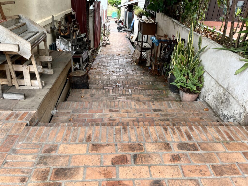 ルアンパバーンにあるレンガ作りの坂道