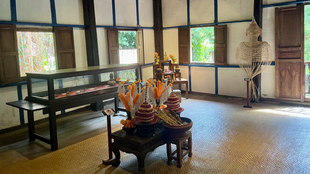 フアンチャン歴史博物館の展示室内、展示品が並ぶ