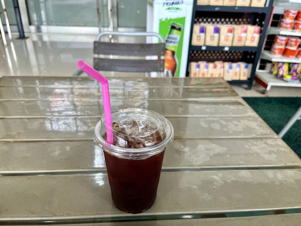 ルアンパバーン空港内の、ランドサイドのコーヒーショップ