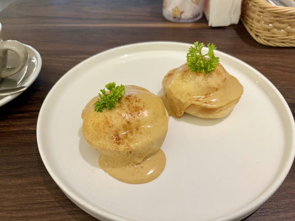 kashiyaの味噌とバターで味付けされたエッグベネディクト