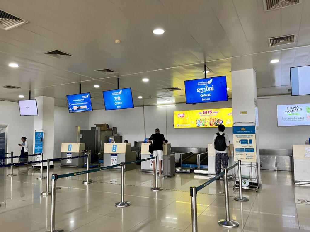 ルアンパバーン空港のチェックインカウンター