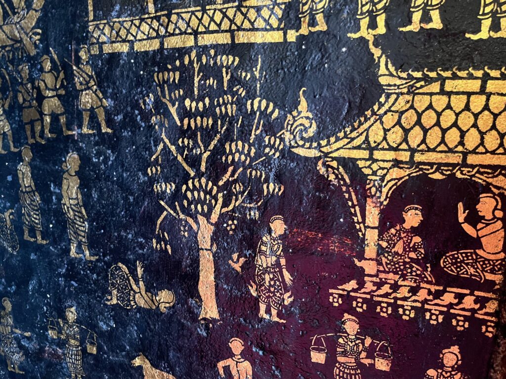 ルアンパバーンにあるワット・シェントーンの内壁に描かれた壁画