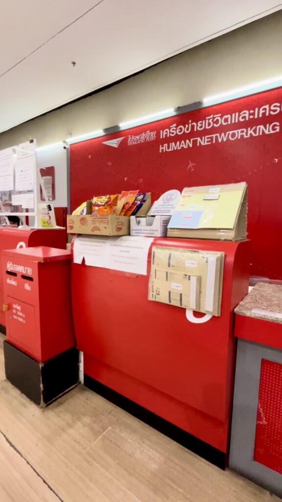 チェンマイ市内のセントラルフェスティバルの郵便局