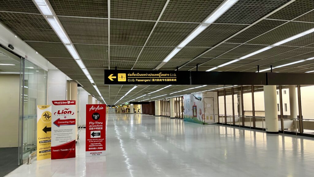 ドンムアン国際空港のCIQ案内標識