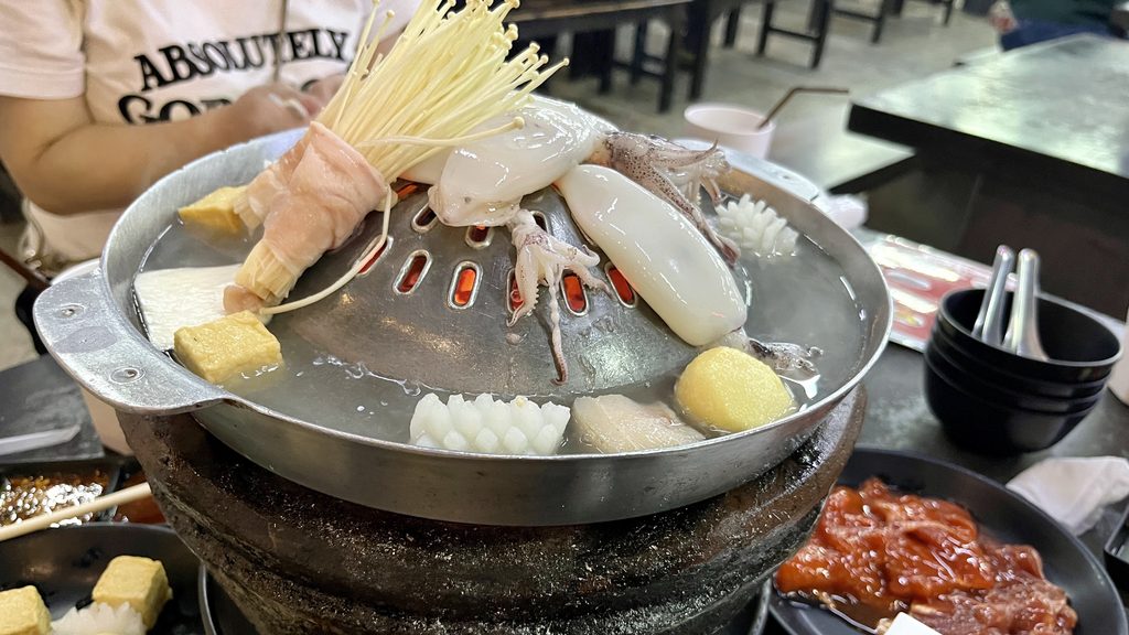チェンマイにあるMoo Ood BBQのムーカタ