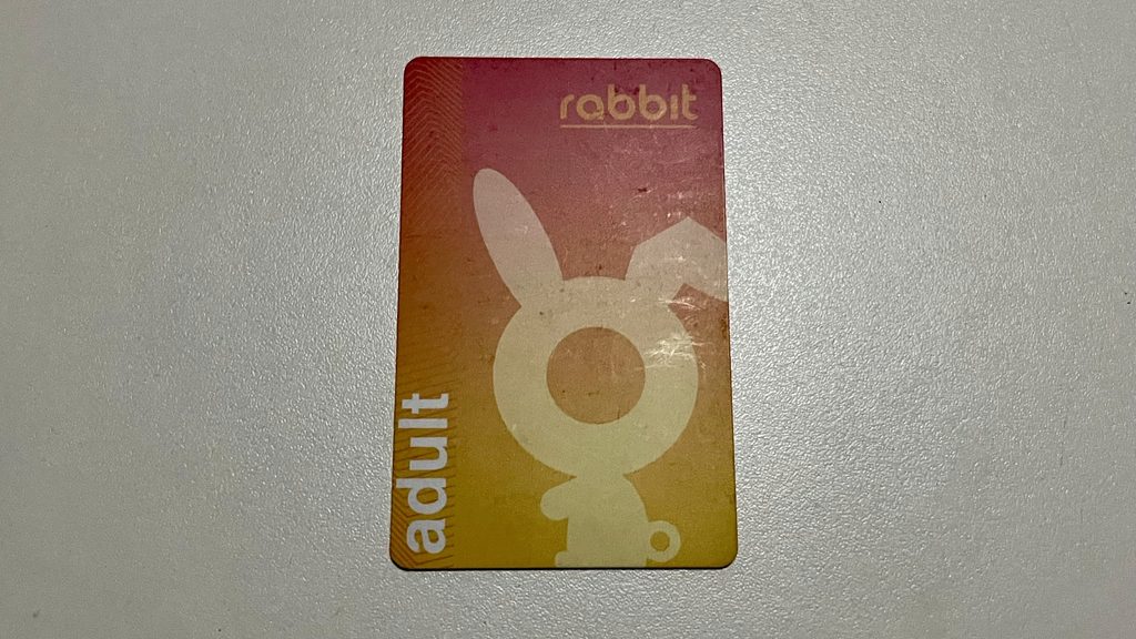 交通系電子マネー「ラビットカード(Rabbit Card)の実際の写真